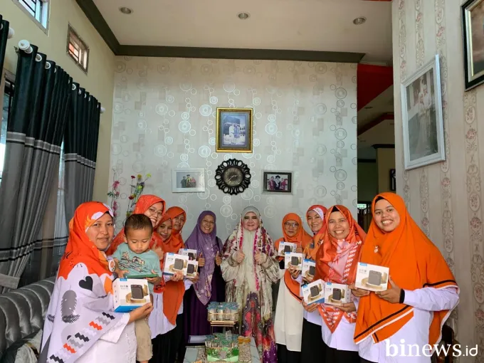 Nevi Zuairina Serahkan Bantuan Pengeras Suara untuk Komunitas RKI dan Rumah Baca