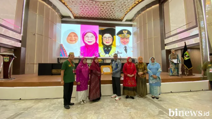 Nevi Zuairina Terima Limpapeh Achievement Award dari Hamas, Apresiasi Kiprah Perempuan...