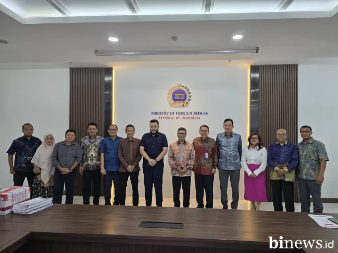 Peluang Kerjasama Luar Negeri, Wako Fadly Amran Temui Sekjen Kemenlu RI