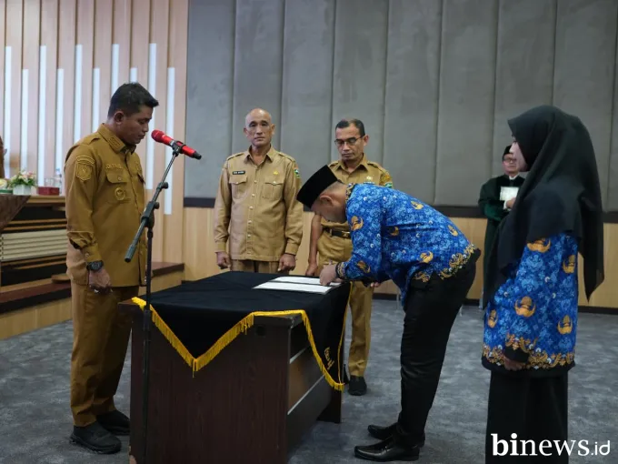 Pemkab Solok Lantik 64 PPPK Formasi 2024, Bupati Tekankan Profesionalisme dan Integritas
