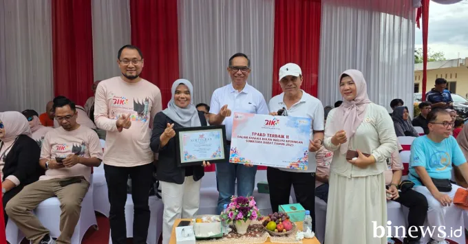 Pemkab Solok Raih Penghargaan TPKAD Terbaik II pada Bulan Inklusi Keuangan Sumbar 2025