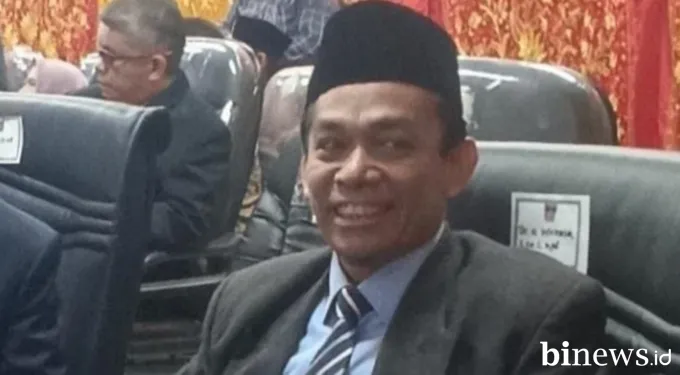 Anggota DPRD Padang Hendrizal Realisasikan Pokir untuk Pembangunan Ulang Balai Pemuda RW...