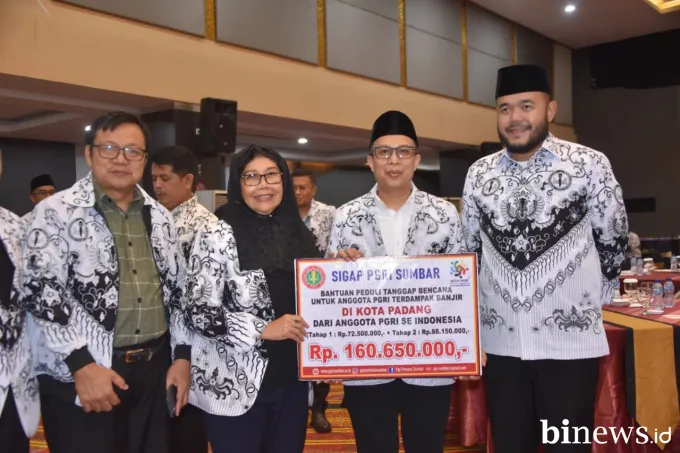 Pemko Padang Terima Donasi Tanggap Bencana Dari PB PGRI