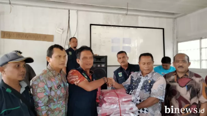 Pemprov Sumbar Salurkan 534 Kg Beras dan Kebutuhan Logistik untuk Warga Terdampak Banjir...