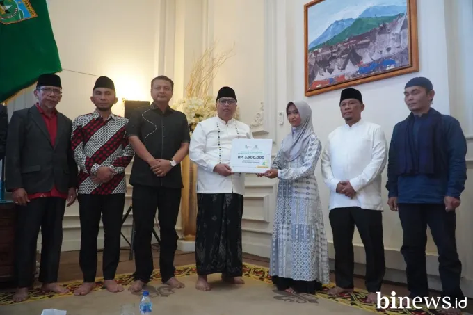 Pererat Silaturahmi, Wako Hendri Arnis Buka Puasa Bersama Anak Yatim dan Salurkan Zakat...