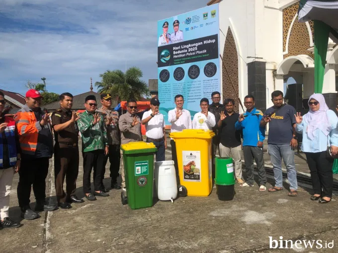Peringati Hari Lingkungan Hidup, Semen Padang Donasikan Tong Sampah Terpilah di Ulakan