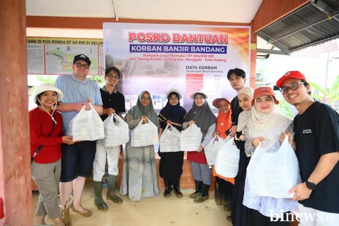 Pesta Pernikahan Batal, Harneli Mahyeldi Salurkan Ribuan Bantuan Makanan ke Warga...