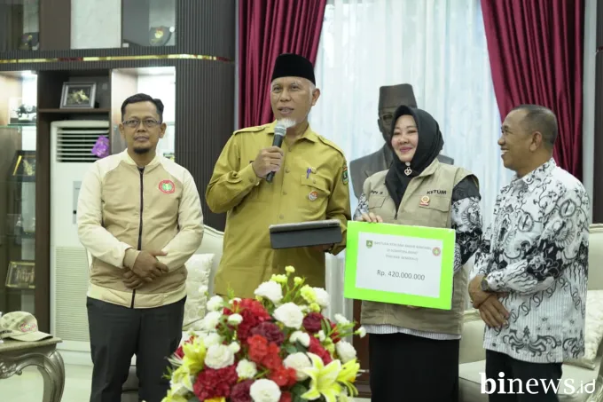 PGRI Bengkalis Salurkan Bantuan Rp420 Juta, Mahyeldi: Bukti Solidaritas Antar Daerah