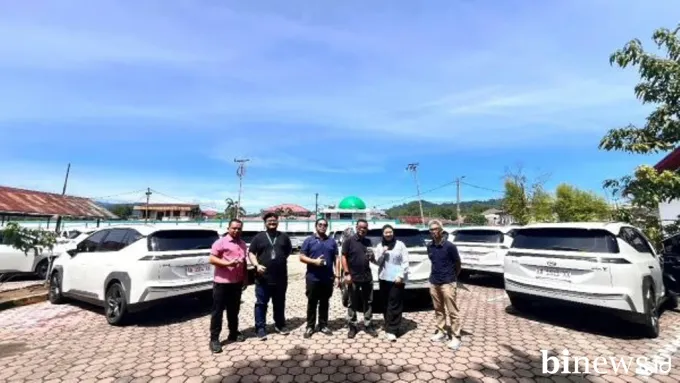 PLN Icon Plus Serahkan 27 Mobil Listrik untuk Operasional PLN Sumbar
