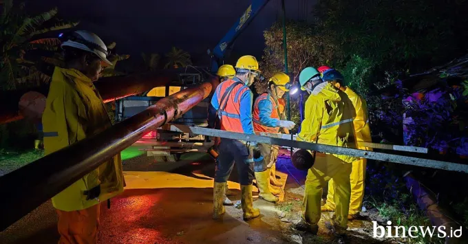 Petugas PLN berjibaku di lokasi terdampak, bekerja all out...