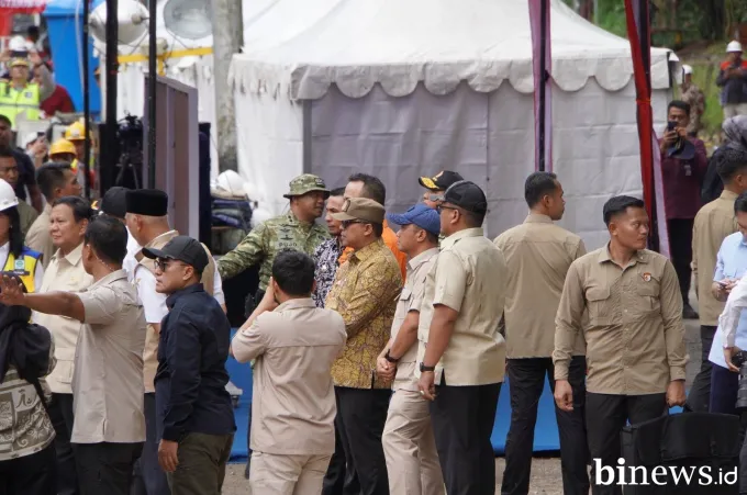 Presiden Prabowo Tinjau Perbaikan Jalan Nasional di Lembah Anai, Wako Hendri dan Wawako...