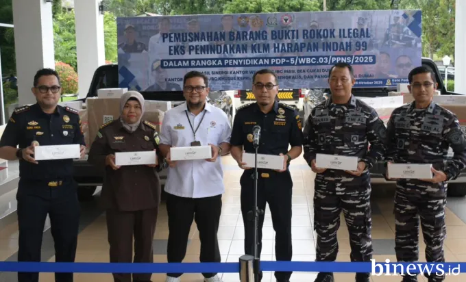 PT Semen Padang Bantu Bea Cukai Riau Musnahkan Rokok Ilegal Senilai Rp12,8 Miliar