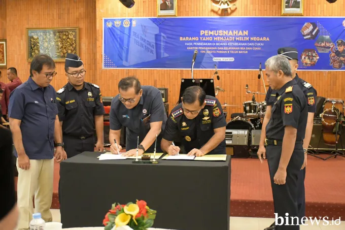 PT Semen Padang dan Bea Cukai Musnahkan Barang Ilegal Senilai Rp22 Miliar
