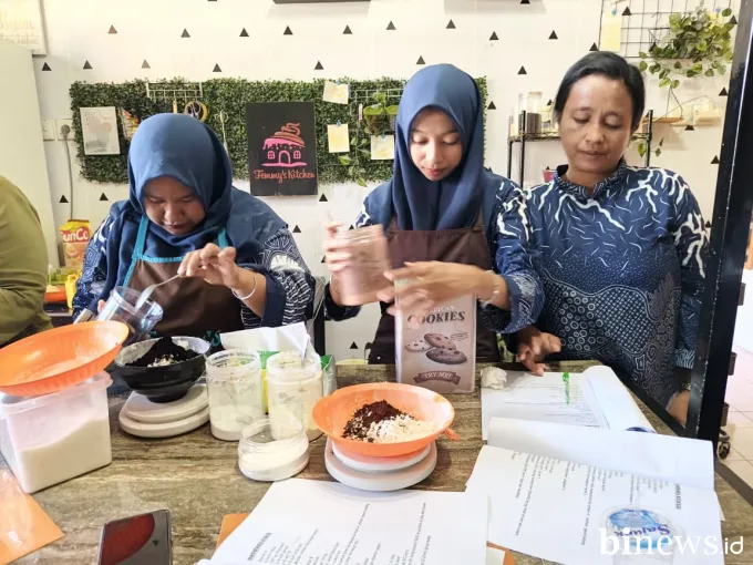 PT Semen Padang Dukung Pelatihan Tata Boga untuk Warga Teluk Bayur, Dorong Kemandirian...