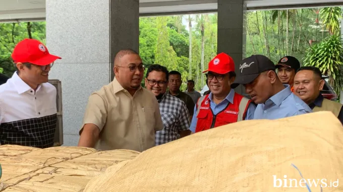 PT Semen Padang Kirim 1.000 Dumbag ke Solok, Perkuat Penanganan Pascabanjir Bandang