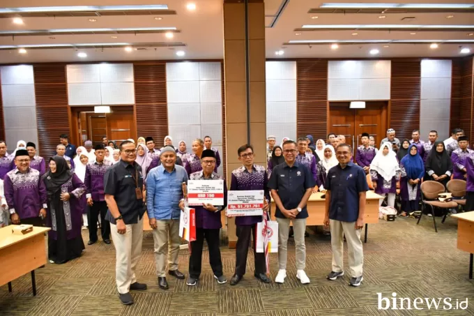 PT Semen Padang Lepas 48 Calon Jemaah Haji Karyawan dan Pensiunan