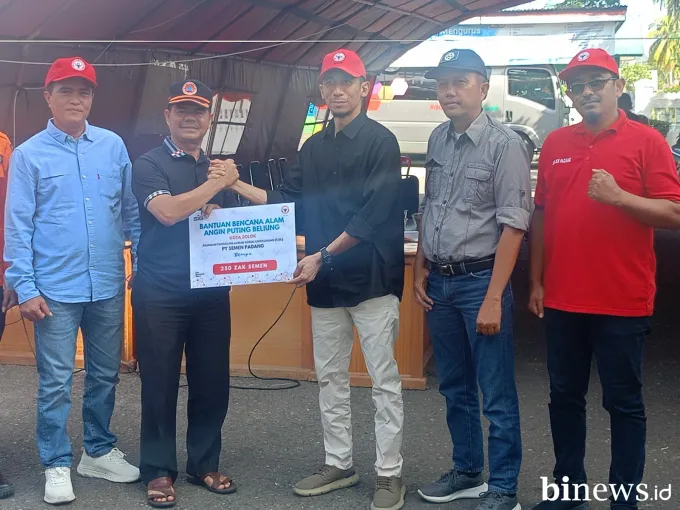 PT Semen Padang Salurkan 250 Zak Semen untuk Korban Angin Puting Beliung di Kota Solok