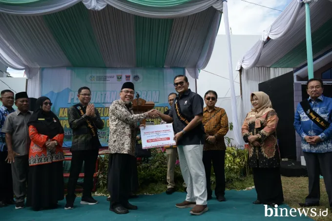 PT Semen Padang Salurkan Bantuan Bedah Rumah untuk Keluarga Berisiko Stunting di Padang
