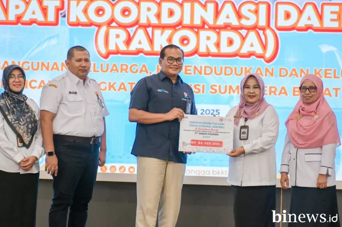 PT Semen Padang Salurkan Bantuan Stunting Rp80,5 Juta, Perkuat Sinergi dengan BKKBN dan...