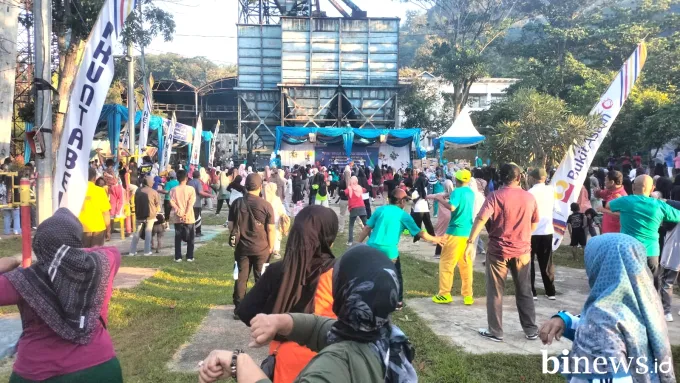 Rangkaian HUT PTBA ke-45, Ribuan Warga Sawahlunto Meriahkan Fun Walk dan Senam Bersama