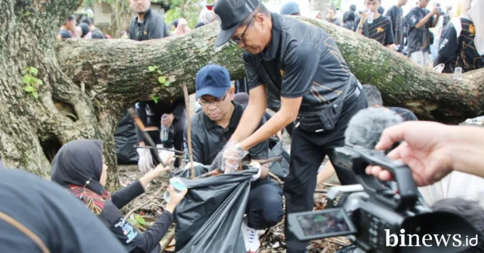 Rayakan Dies Natalis ke-71, UNP Gelar Penanaman Pohon dan Bersih Pantai