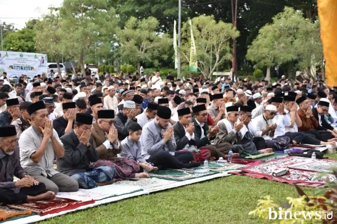 Ribuan Warga Kota Padang Padati Lapangan Apeksi untuk Salat Idul Fitri 1446 H