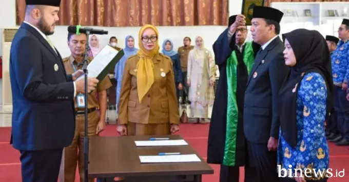 Pelantikan dan pengambilan sumpah jabatan tersebut dipimpin...
