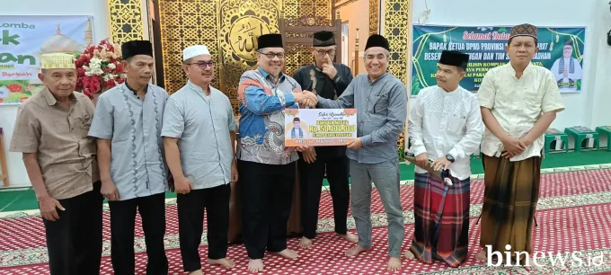 Safari Ramadan di Masjid Muhlishin, Ketua DPRD Sumbar Muhidi Ingatkan Keutamaan...