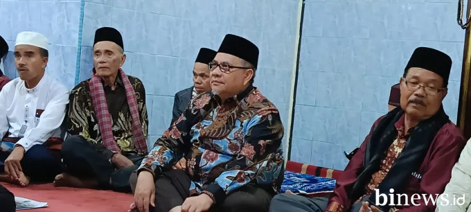 Safari Ramadan Ketua DPRD Sumbar Muhidi di Solok, Serahkan Bantuan dan Sosialisasikan...