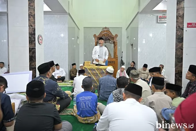 Safari Ramadhan di Bukittinggi, Gubernur Mahyeldi Ingatkan Pentingnya Menjauhkan Generasi...