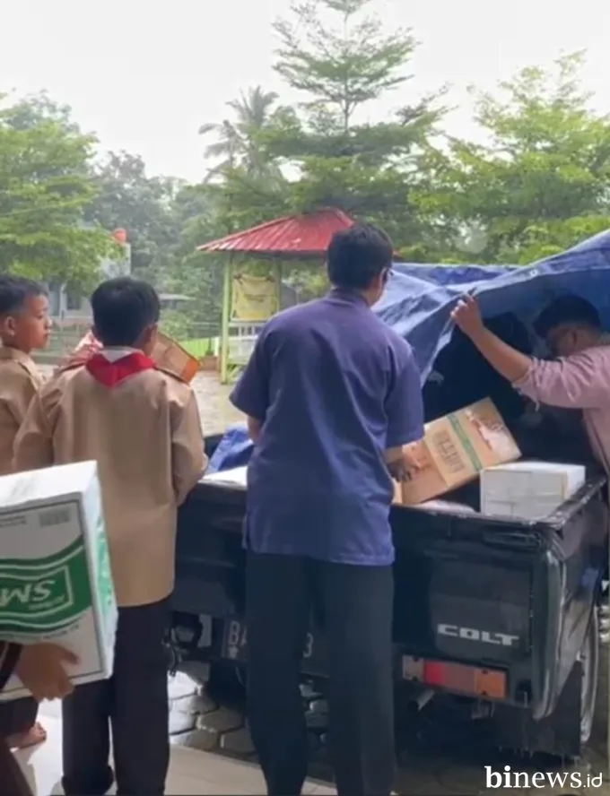 SDIT Alam Talago Salurkan Bantuan untuk Korban Bencana di Maninjau