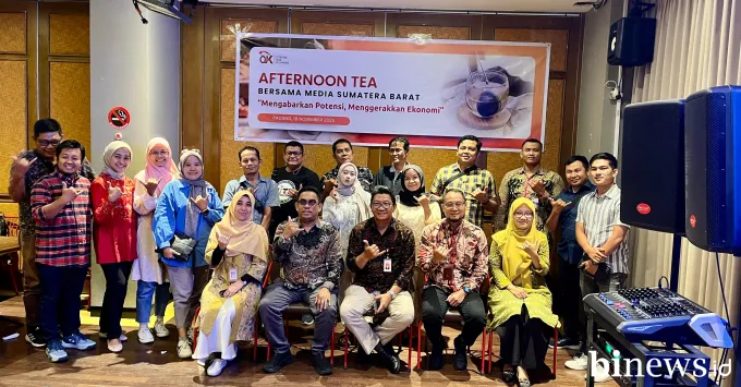 Kepala Otoritas Jasa Keuangan (OJK) Provinsi Sumatera...