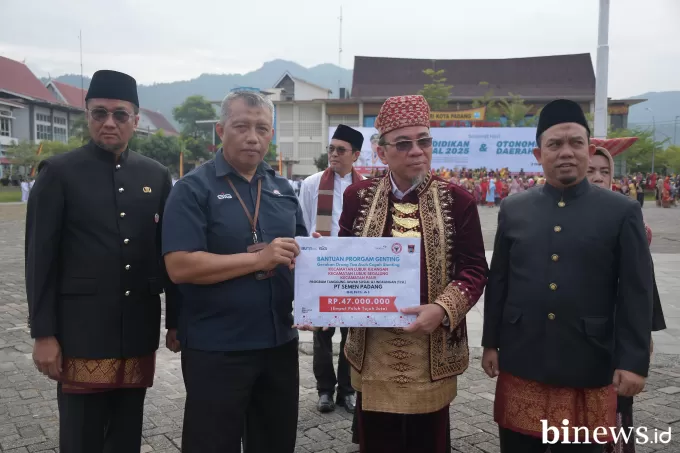 Semen Padang Lanjutkan Komitmen Cegah Stunting Lewat Bantuan Rp47 Juta di Hardiknas 2025