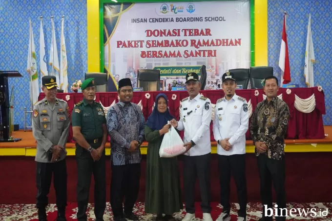 Serahkan 1200 Paket Sembako, Bupati Safni Sikumbang Puji Kepedulian ICBS Harau