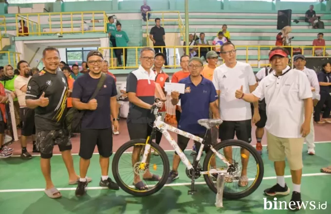 Seratusan Insan Tenis Sumbar Bersilaturahmi di Lapangan Semen Padang