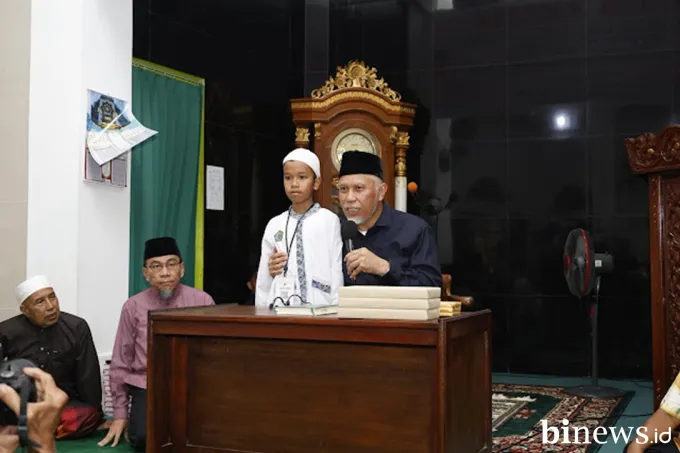 Subuh Mubarakah di Masjid Mukhlishin, Mahyeldi Tekankan Peran Keluarga dalam Membentuk...
