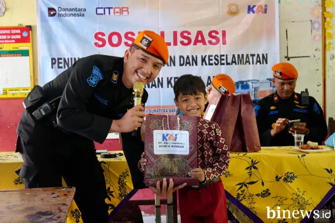 Tanamkan Budaya Selamat Sejak Dini, KAI Divre II Sumbar Gelar Edukasi Sapa Sekolah di SDN...