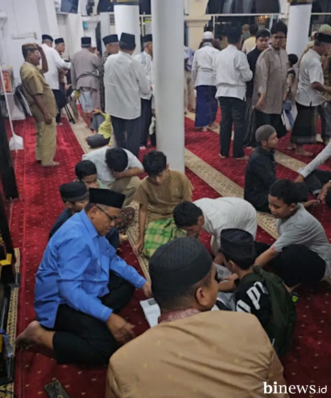 Tarawih Perdana Ramadan, Sekdaprov Sumatera Barat Hadir di Masjid Baitul Haadi Lubuk...