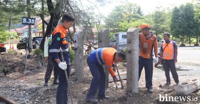 Tekan Risiko Kecelakaan, KAI Divre II Sumbar Kembali Tutup Perlintasan Liar di Padang...