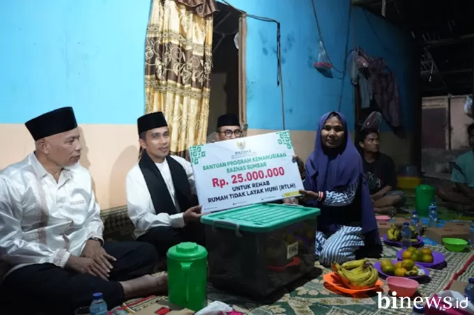 Terima Bantuan Bedah Rumah dari Gubernur Sumbar, Nurmaini Janda Miskin di Lubuk Alung...