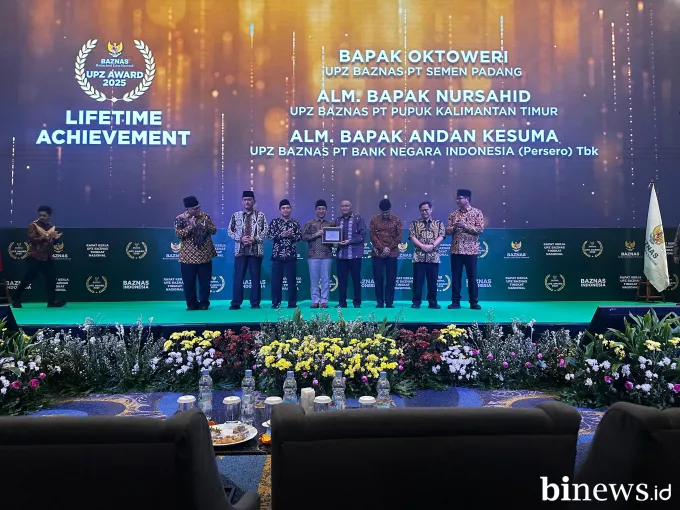 Terima Lifetime Achievement dari BAZNAS RI, Mantan Dirkeu PT Semen Padang Terharu