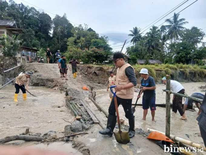 Tim UNP Peduli Bencana Pulihkan Akses Warga Jorong Bancah dengan Jembatan Darurat