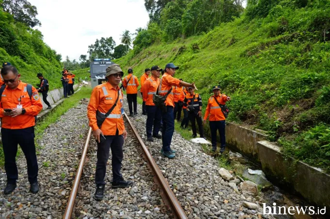 Tingkatkan Keselamatan Menjelang Nataru, KAI Divre II Sumbar Lakukan Pemeriksaan Lintas
