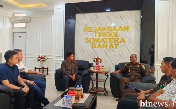Trio Pimpinan KONI Sumbar Kunjungan ke Kajati, Bahas Komitmen Bersihkan Tata Kelola...