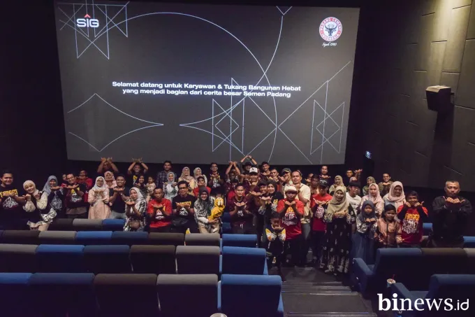 Tukang Bangunan Nonton Superman di Bioskop, Kejutan Spesial dari Semen Padang