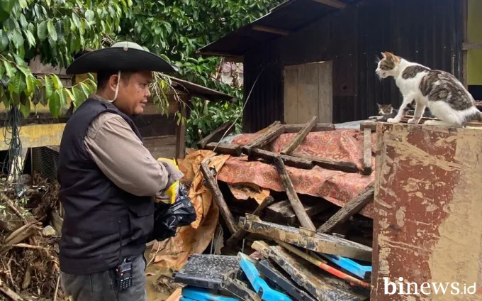 UNP Peduli dan J&T Cargo Salurkan Bantuan untuk Hewan Terdampak Bencana di Nagari Maninjau