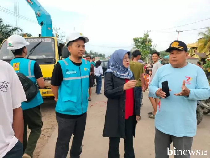 Wabup Dharmasraya Tinjau Putusnya Jalan Lintas Sumatera di Perbatasan Jambi-Sumbar