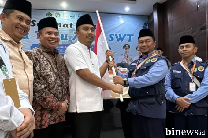 Wagub Sumbar Vasko Ruseimy Lepas Kloter Pertama Jemaah Haji