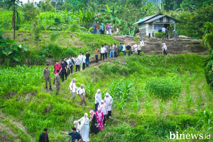 Wagub Vasko Bantu Rp25 juta untuk Bedah Rumah Keluarga Hendri di Solok Selatan