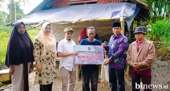Wakil Bupati Solok Bantu Warga Terdampak Kebakaran dan Rumah Tidak Layak Huni